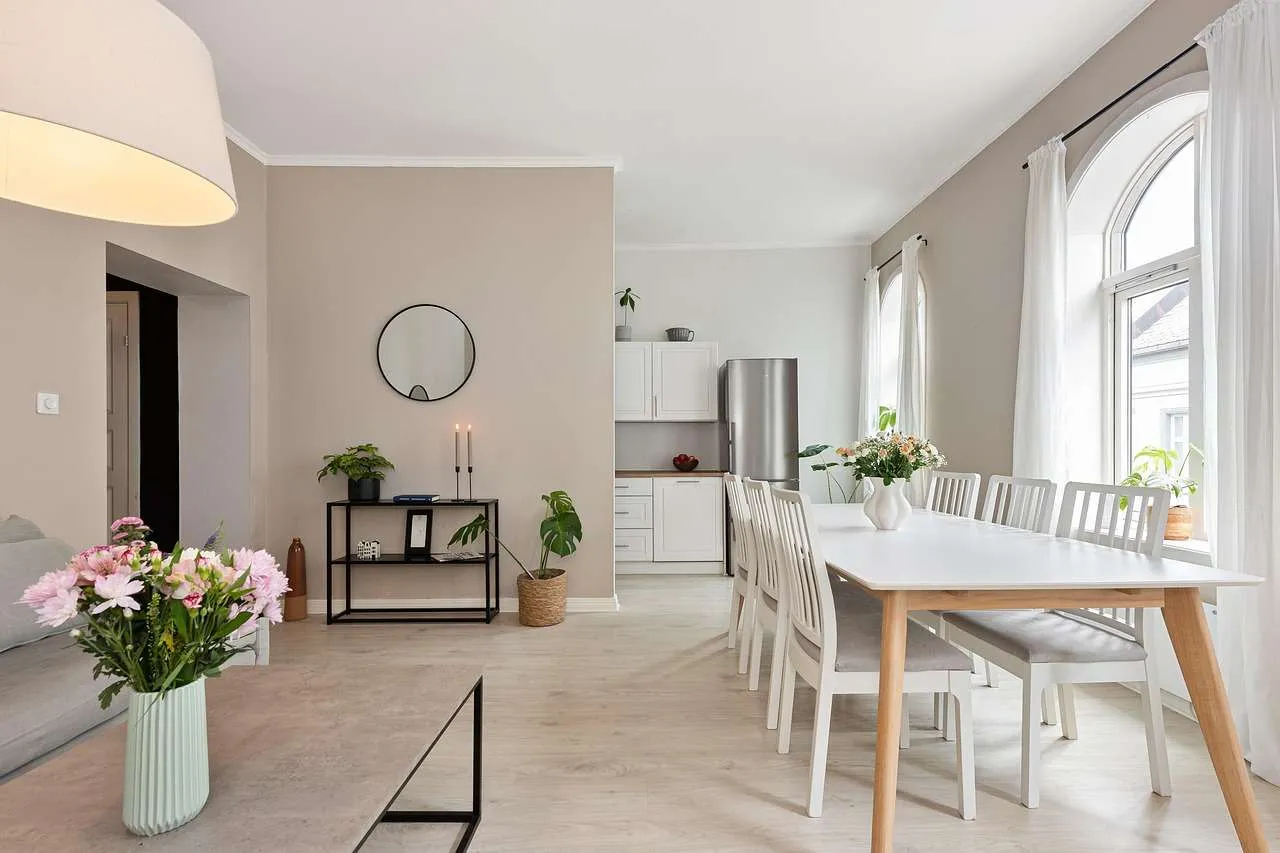 Home Window Repair Guide: DIY and Pro Tips